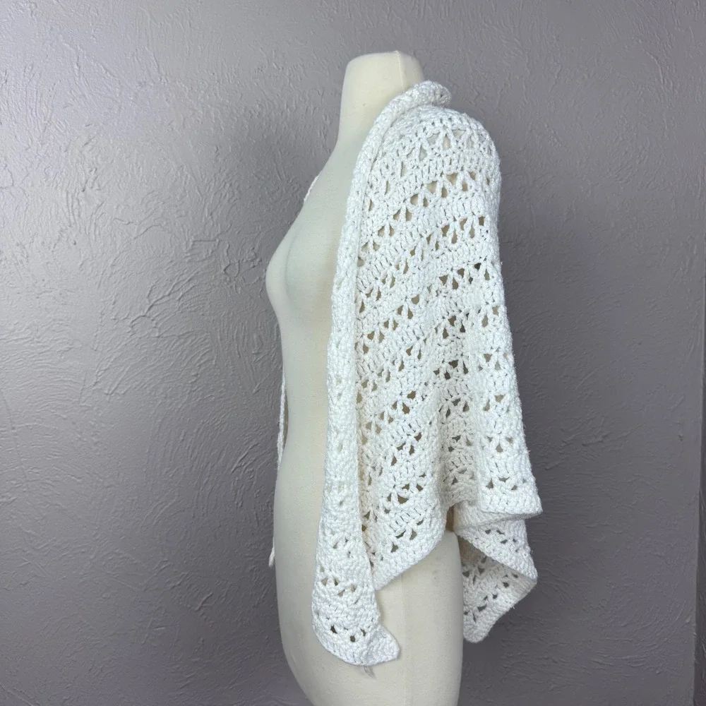 Vintage 80s white handmade crochet knit shawl Cottage core grandma style